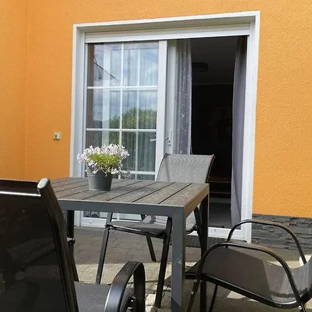 Im Fuchsbau In *